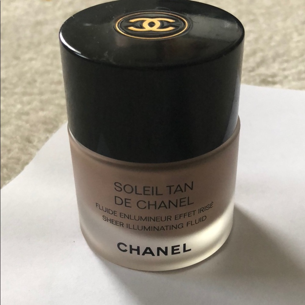 Soleil tan de chanel sheer illuminating fluid